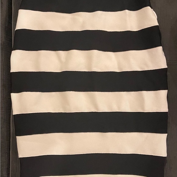 Bebe black and white strip skirt size small women’s - Picture 1 of 3